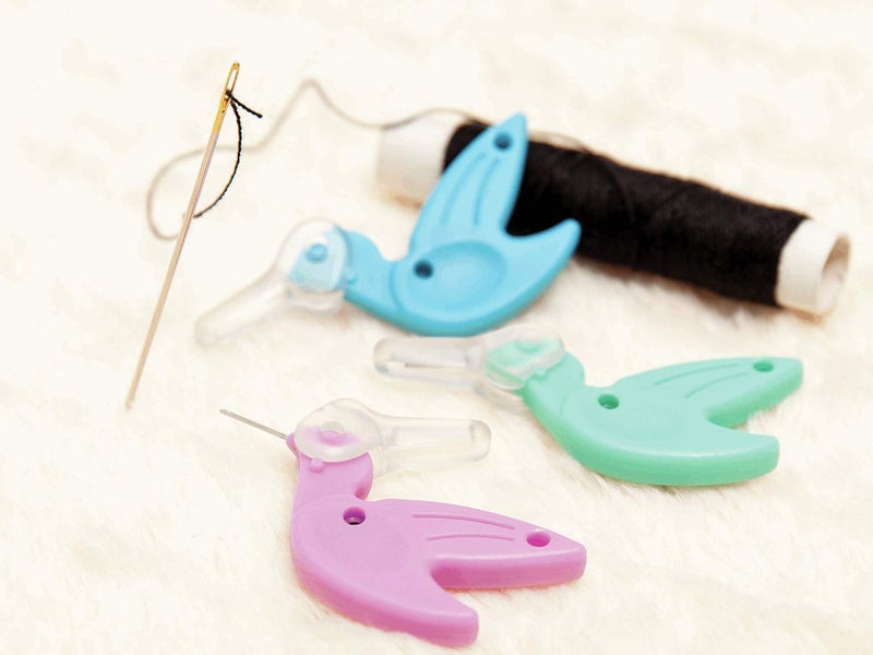 Hemline Hummingbird Needle Threader for hand needles - Image 2
